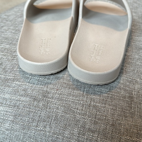 Girlfriend collective white flip-flops - Picture 5 of 9